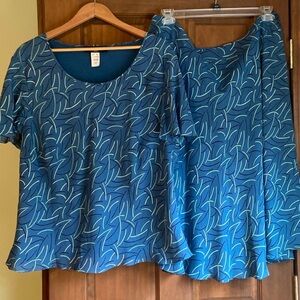 Jones New York Woman Top/Skirt set.
Blouse size 22W
Skirt size 20W

Never worn